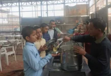 Bengaluru LPG Adamyachetana’s Fix-ಗ್ಯಾಸಿಲ್ಲದಿದ್ದರೂ 70,000 ಮಕ್ಕಳಿಗೆ ಬಿಸಿ ಊಟ